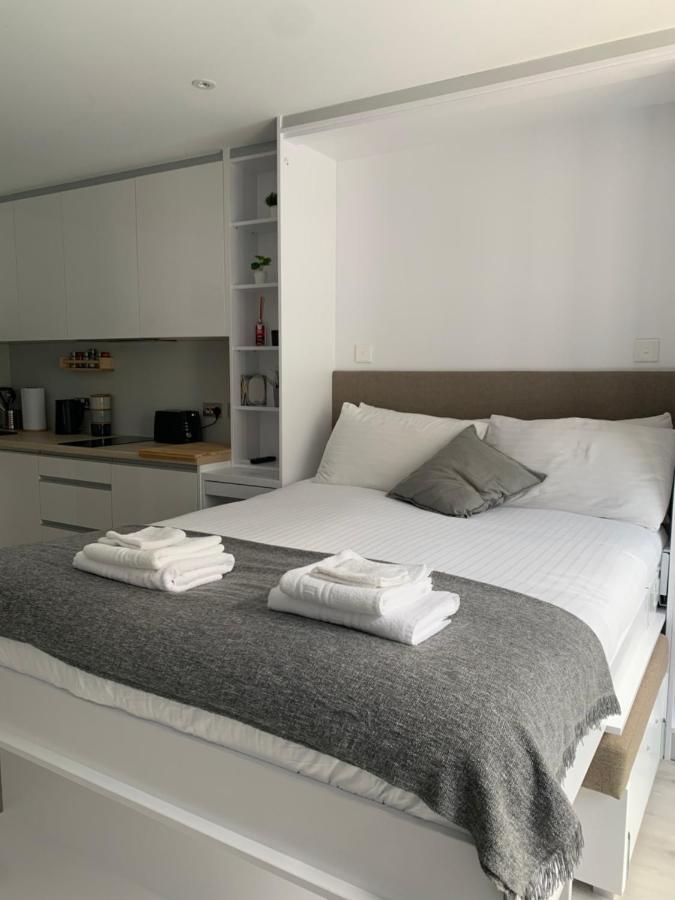 Cp High Floor Luxury Studio 直布罗陀 外观 照片